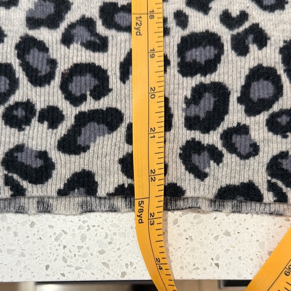 Cynthia Rowley Gray and Black Leopard Print Sweater cashmere size large - Picture 5 of 6